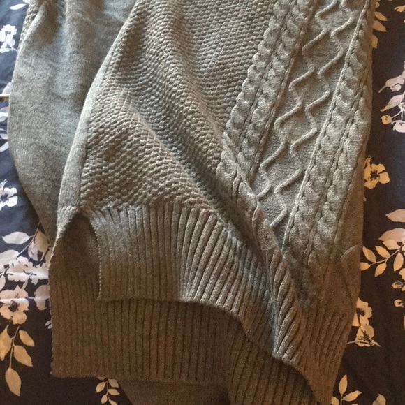 NWT Beautiful gray cable knit sleeveless sweater - Picture 4 of 5